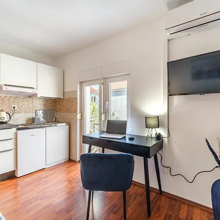 Aryjina Kuca, Duplex With Terrace Offering Sea And Mountain Views * Kaštela
