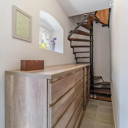 Aryjina Kuca, Duplex With Terrace Offering Sea And Mountain Views Apartman