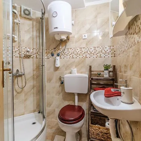 Aryjina Kuca, Duplex With Terrace Offering Sea And Mountain Views Apartman Kaštela
