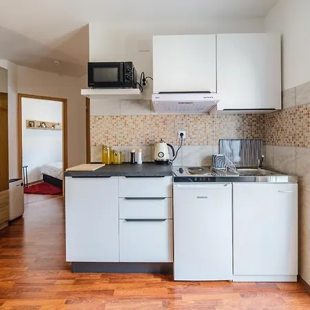 Aryjina Kuca, Duplex With Terrace Offering Sea And Mountain Views Apartman Kaštela