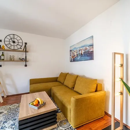 Aryjina Kuca, Duplex With Terrace Offering Sea And Mountain Views * Kaštela