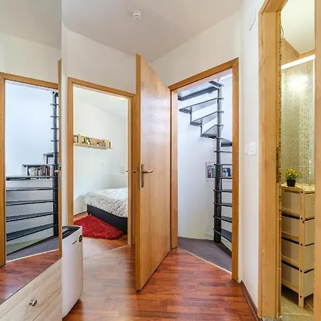 Apartman Aryjina Kuca, Duplex With Terrace Offering Sea And Mountain Views Kaštela