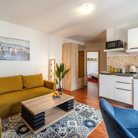 Aryjina Kuca, Duplex With Terrace Offering Sea And Mountain Views * Kaštela
