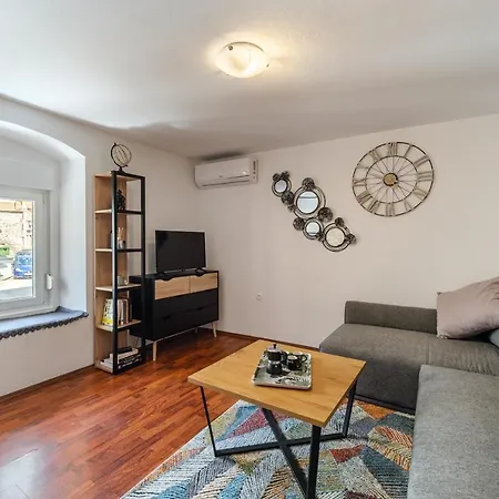 Aryjina Kuca, Duplex With Terrace Offering Sea And Mountain Views Kaštela