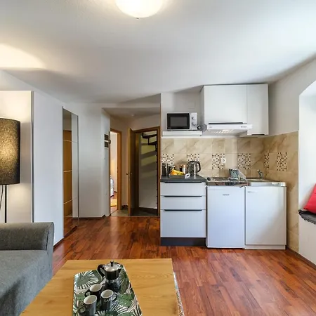 Aryjina Kuca, Duplex With Terrace Offering Sea And Mountain Views Kaštela