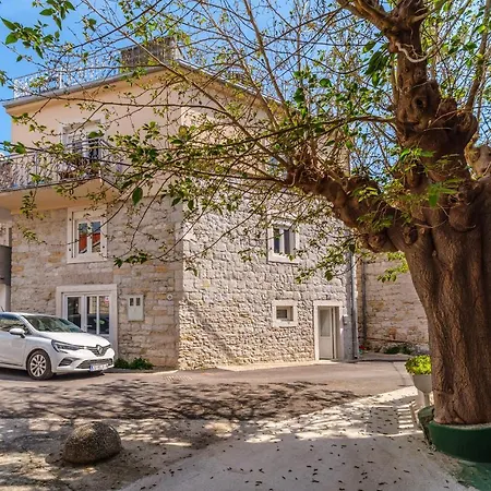Aryjina Kuca, Duplex With Terrace Offering Sea And Mountain Views Apartman *
