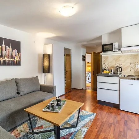 Aryjina Kuca, Duplex With Terrace Offering Sea And Mountain Views Apartman