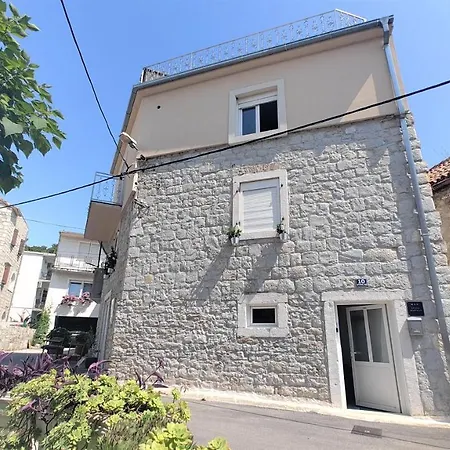Aryjina Kuca, Mountain & Seaview Duplex - Rooftop Terrace * Kastela